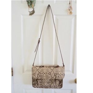 BDG crossbody bag - like new!